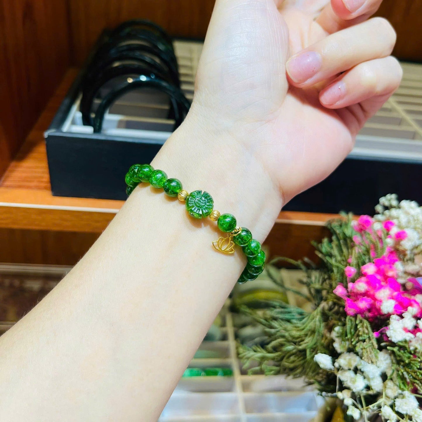 Vòng đá Diop tự nhiên mix charm V10K