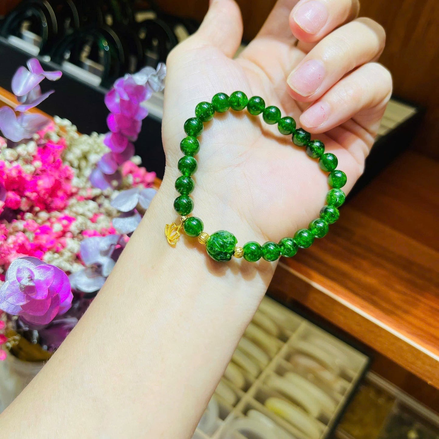 Vòng đá Diop tự nhiên mix charm V10K