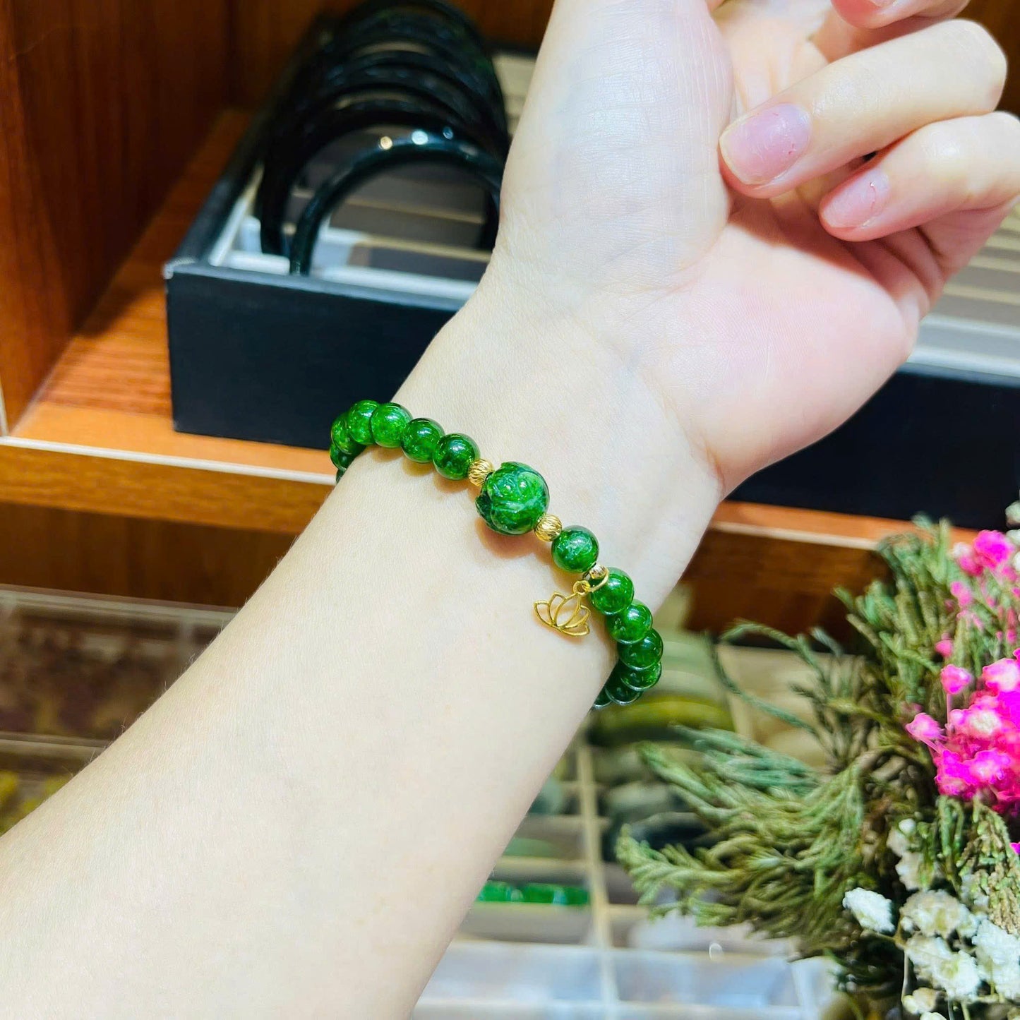 Vòng đá Diop tự nhiên mix charm V10K