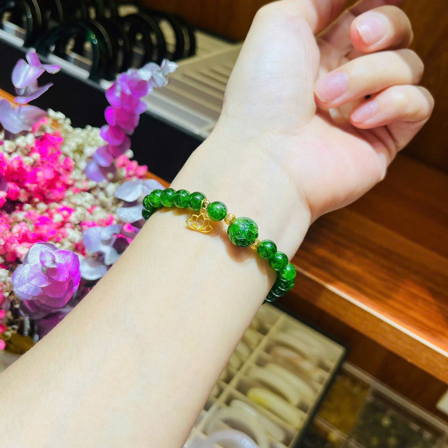 Vòng đá Diop tự nhiên mix charm V10K