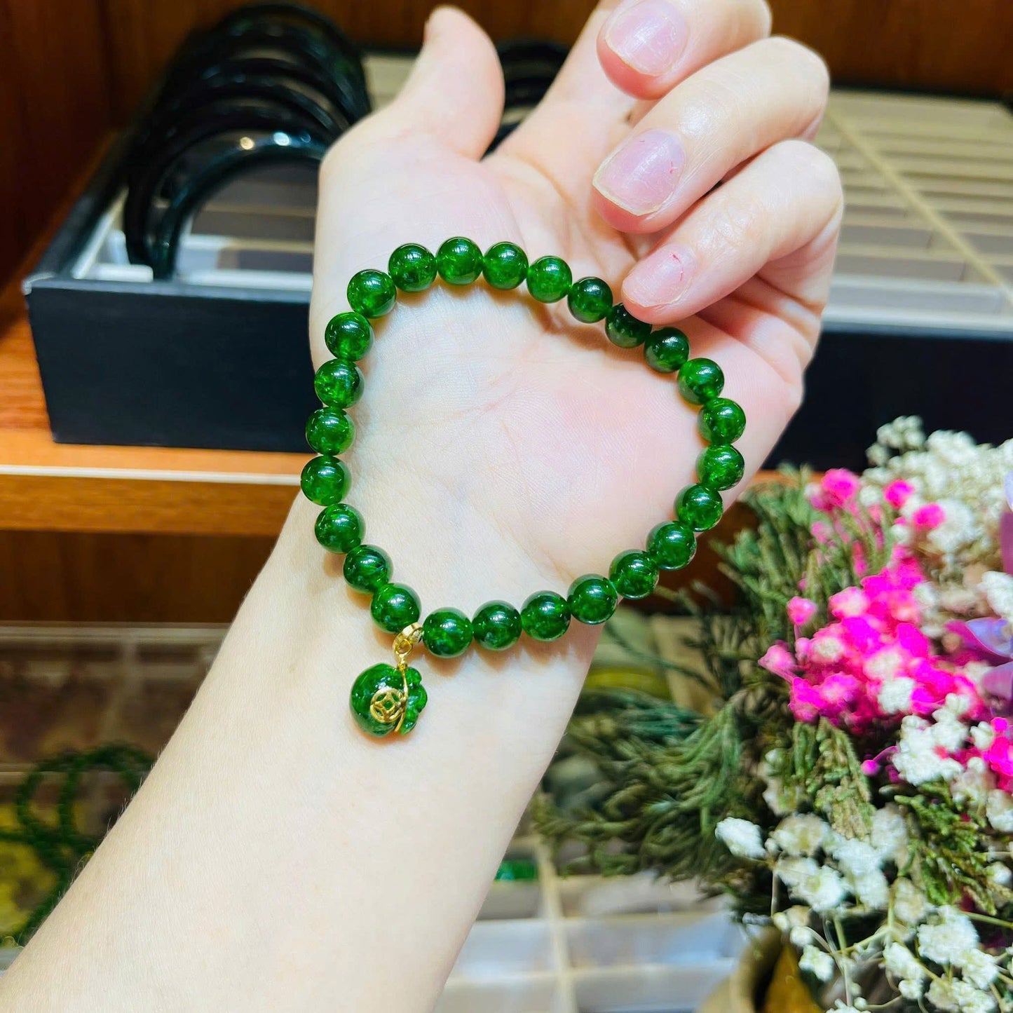 Vòng đá Diop tự nhiên mix charm V10K