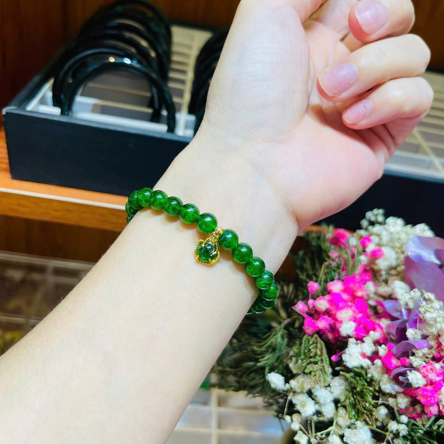 Vòng đá Diop tự nhiên mix charm V10K