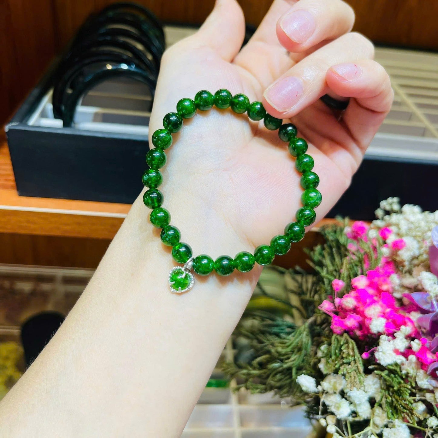 Vòng đá Diop tự nhiên mix charm V10K