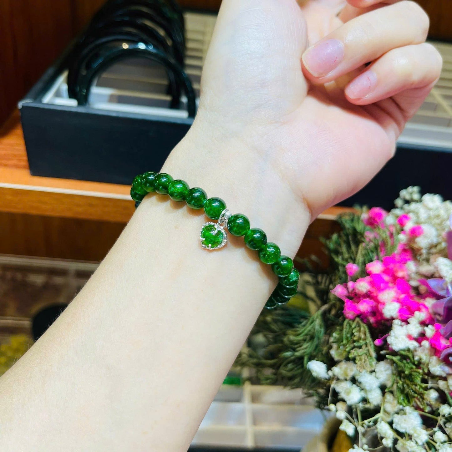 Vòng đá Diop tự nhiên mix charm V10K