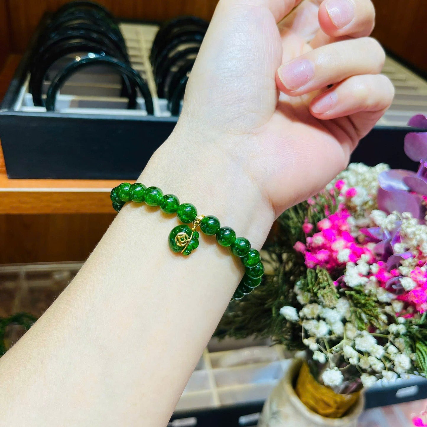 Vòng đá Diop tự nhiên mix charm V10K