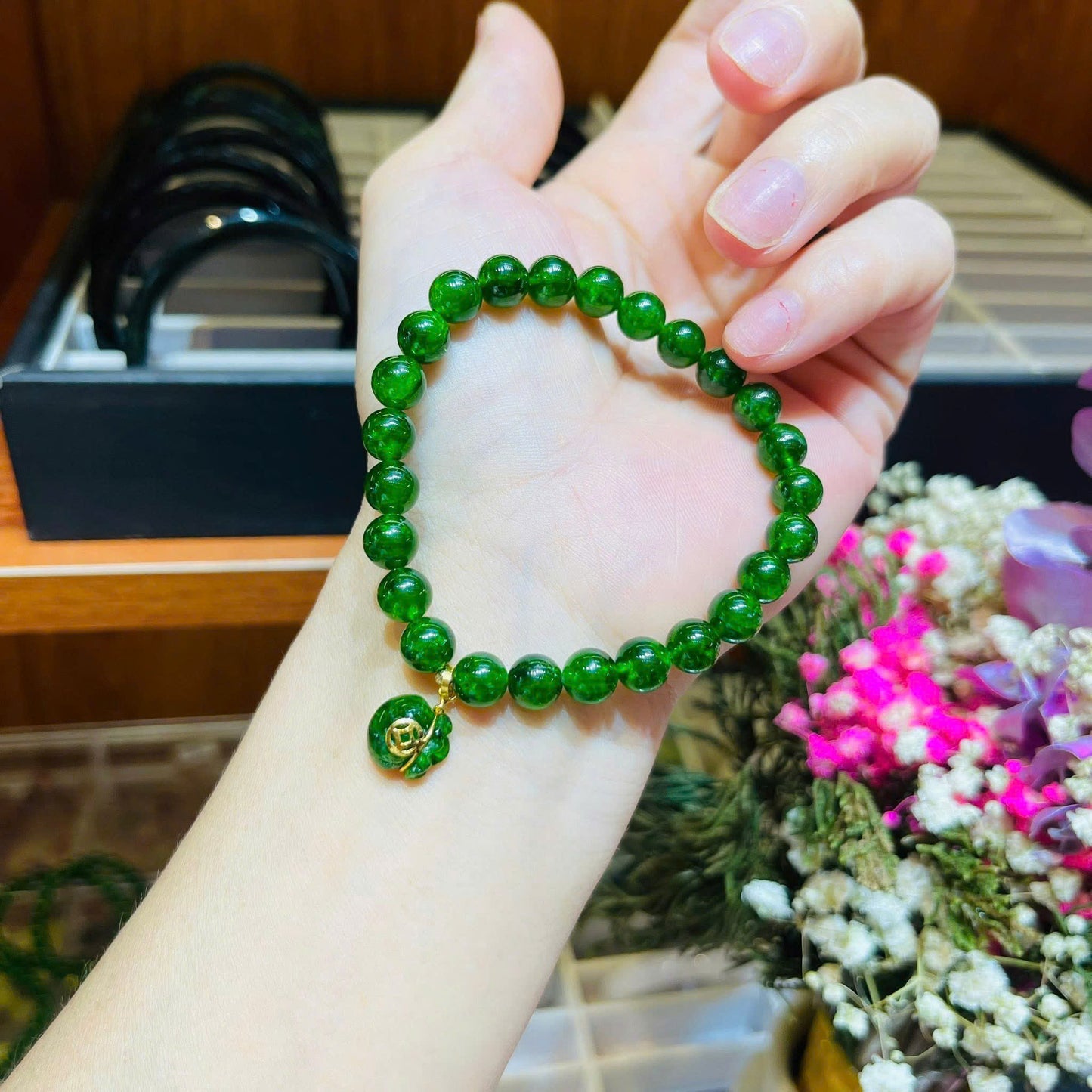 Vòng đá Diop tự nhiên mix charm V10K