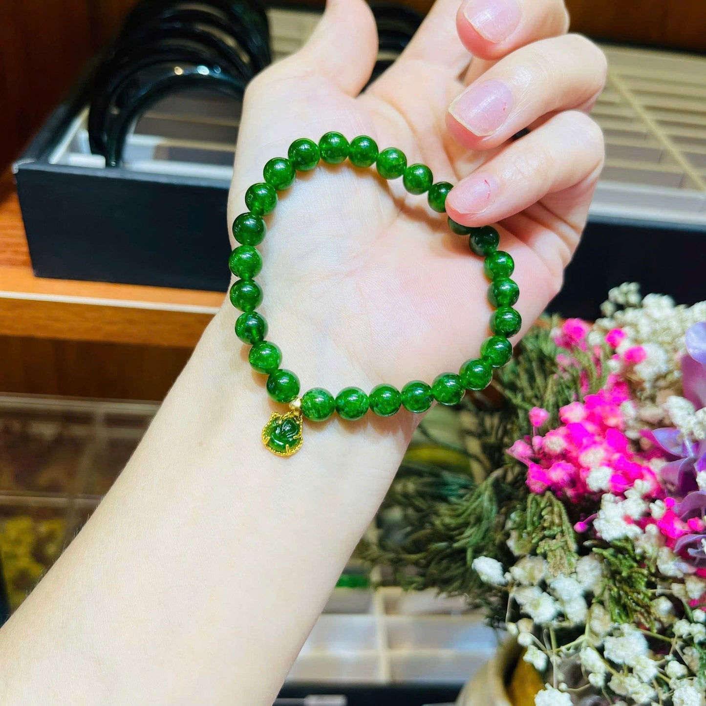 Vòng đá Diop tự nhiên mix charm V10K
