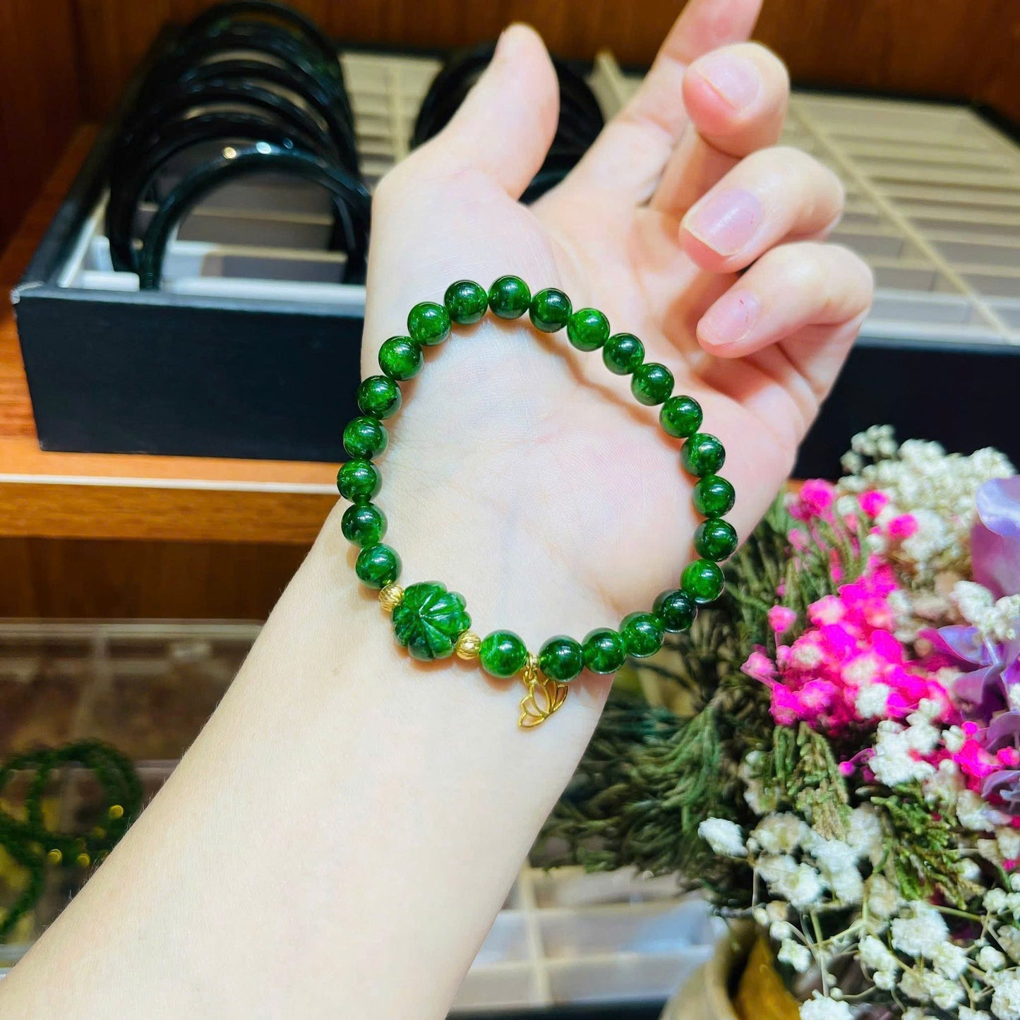 Vòng đá Diop tự nhiên mix charm V10K