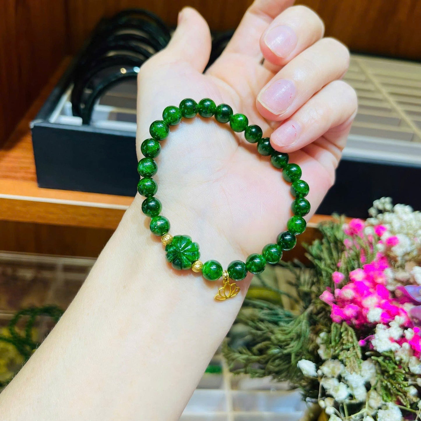 Vòng đá Diop tự nhiên mix charm V10K
