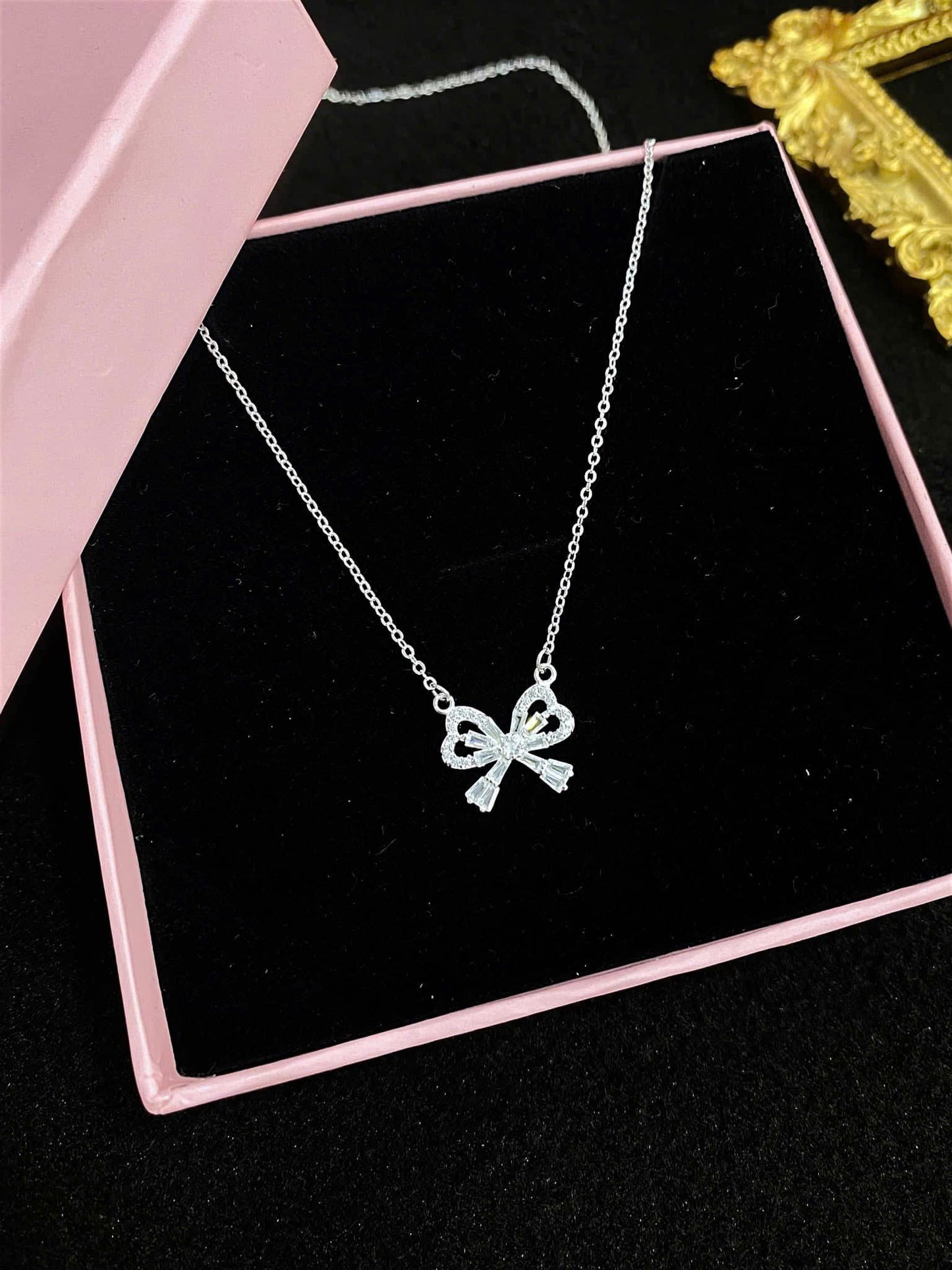 Dây chuyền bạc - Công thức cho mặt xinh - outfit hài hoà