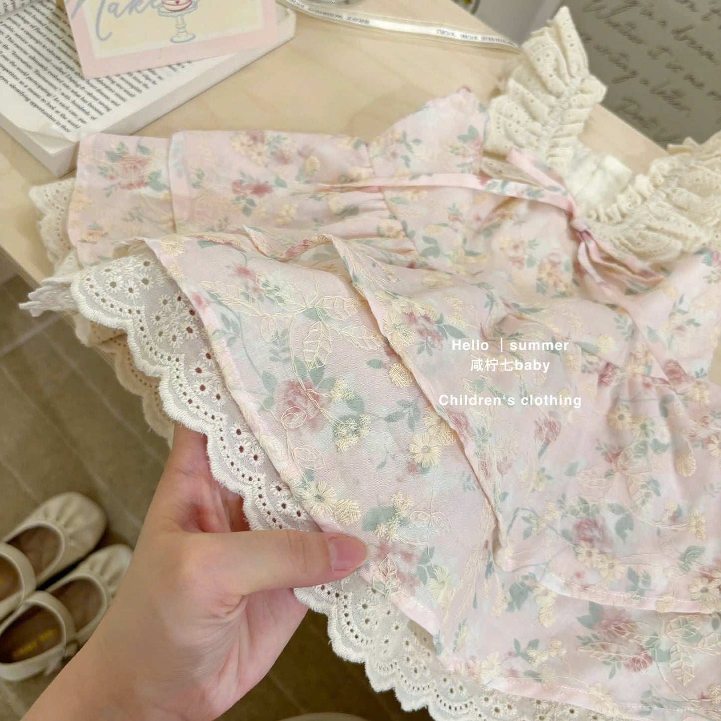 Đầm 2 dây hoa nhí hồng nhạt cho bé
