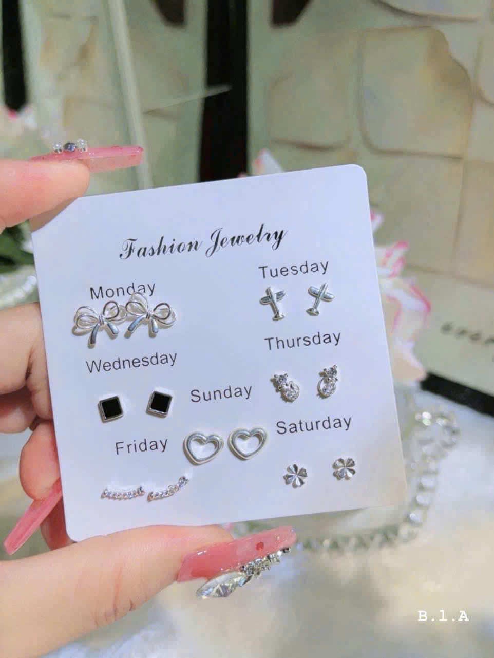 Khuyên tai bạc đeo êm không lo kích ứng
