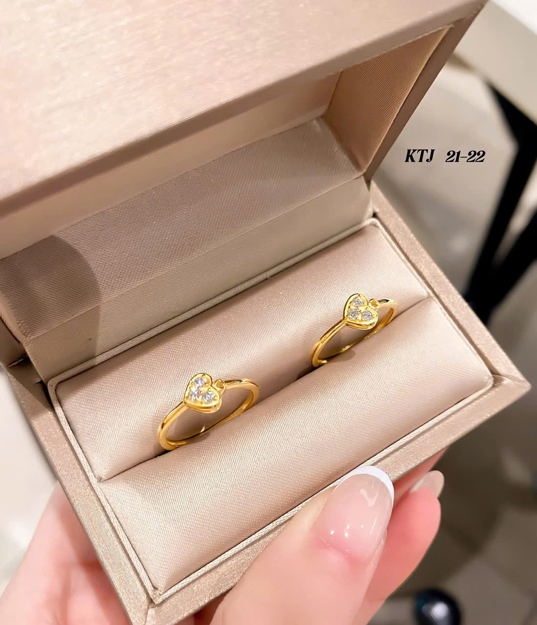 Nhẫn vàng nhỏ xinh bền - sang - xịn