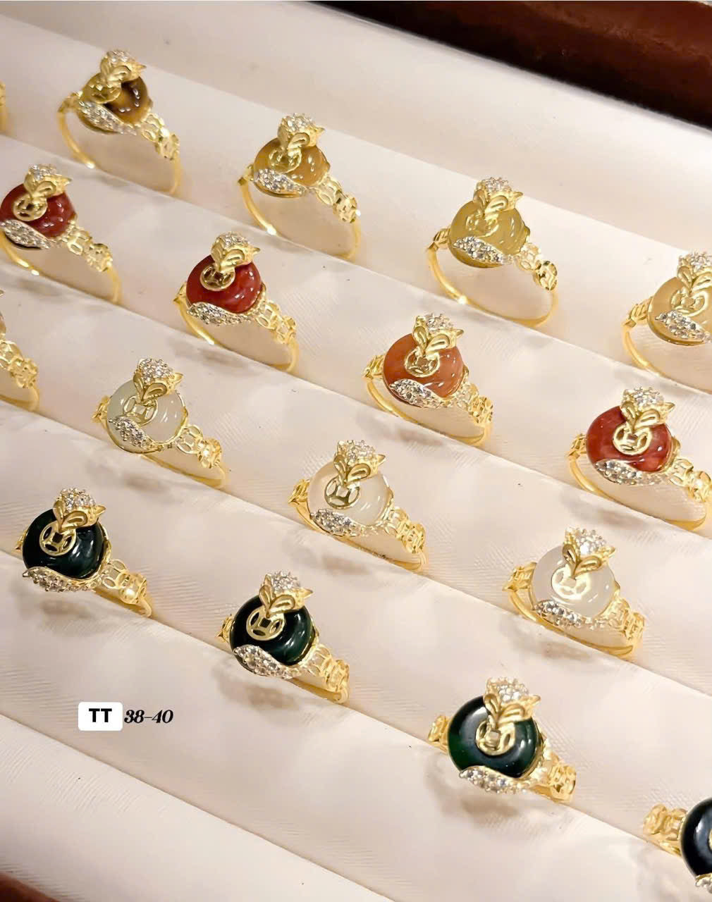 Nhẫn vàng nhỏ xinh bền - sang - xịn