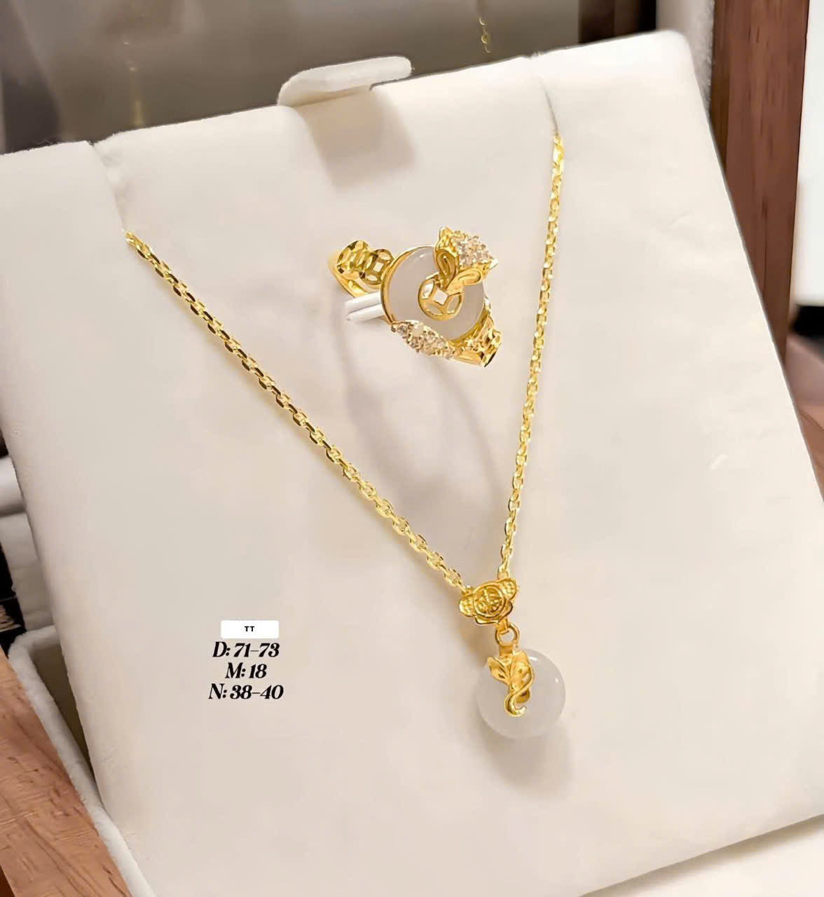 Nhẫn vàng nhỏ xinh bền - sang - xịn