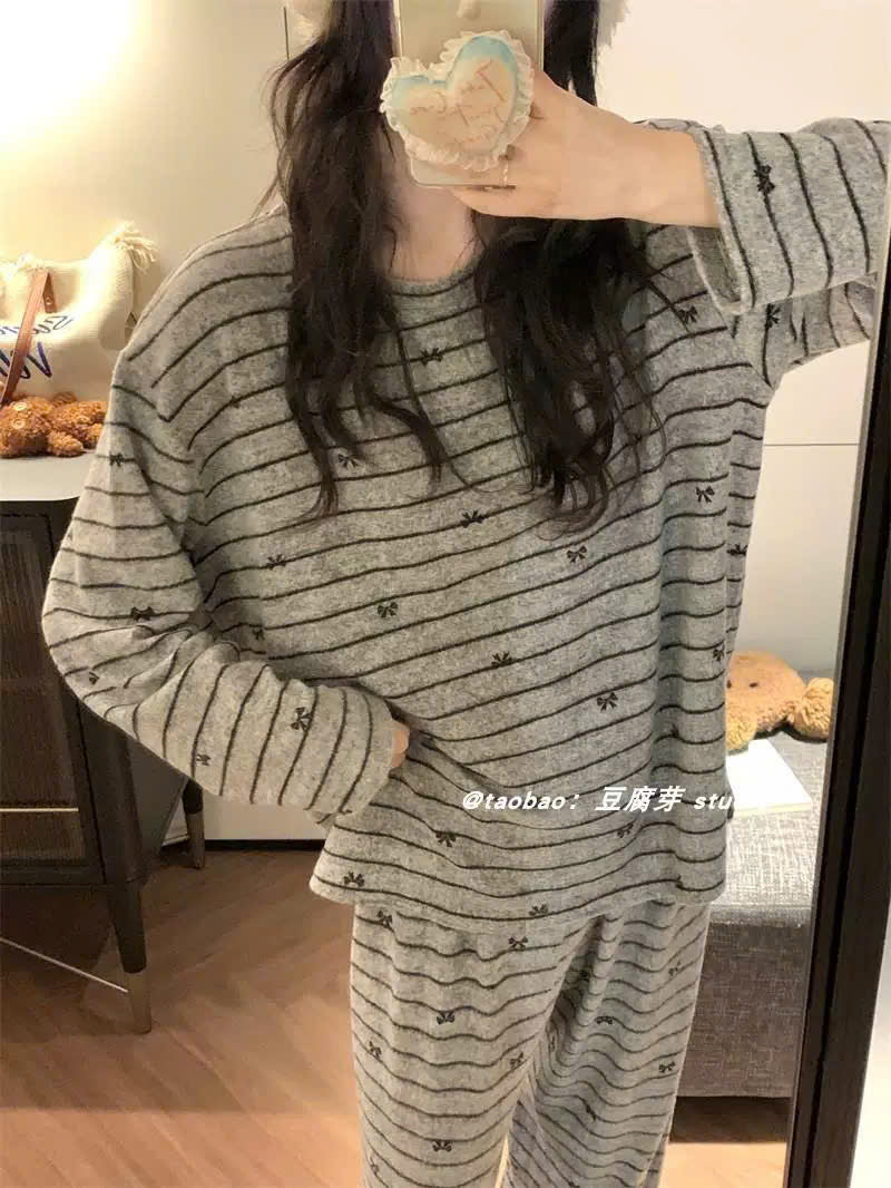 Bộ ngủ dài xám cổ tròn sọc ngang nơ nhí