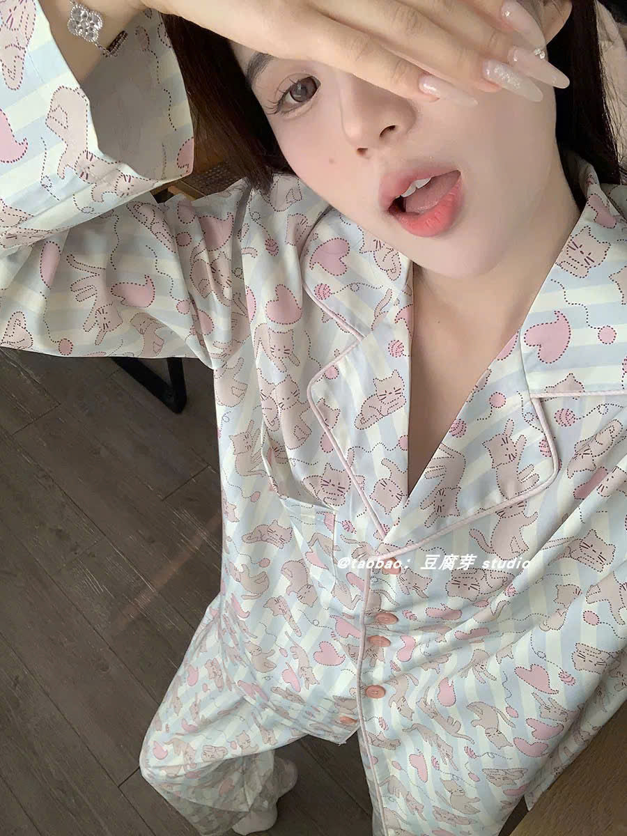 Pijama dài sọc xanh dương họa tiết mèo và trái tim