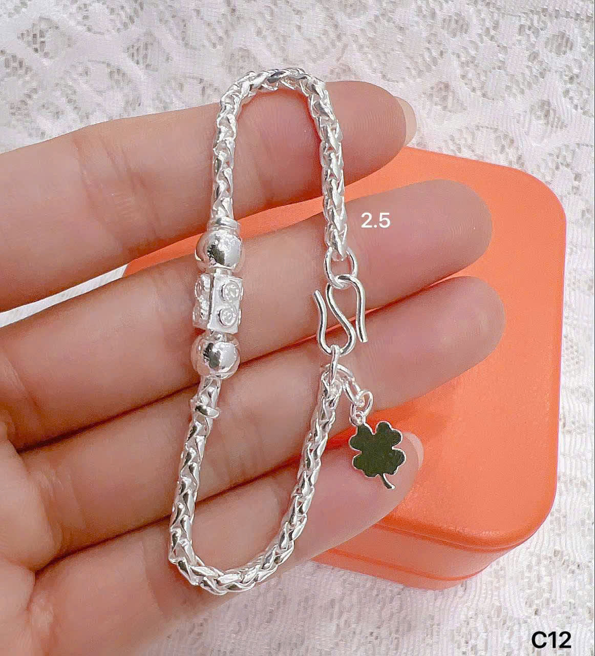 Lắc bạc 𝐝𝐚̀𝐲 𝐝𝐚̣̆𝐧 chắc tay cho bé