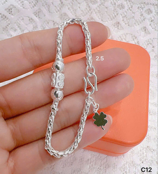 Lắc bạc 𝐝𝐚̀𝐲 𝐝𝐚̣̆𝐧 chắc tay cho bé