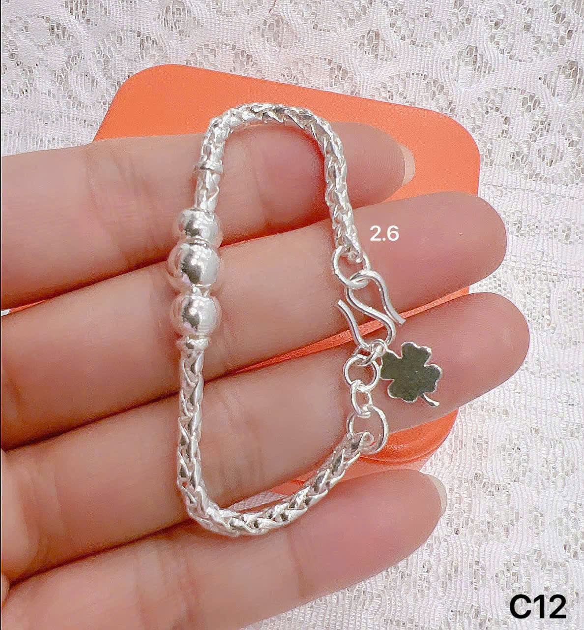 Lắc bạc 𝐝𝐚̀𝐲 𝐝𝐚̣̆𝐧 chắc tay cho bé