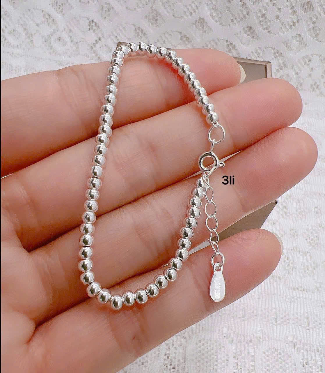 Lắc bạc 𝐝𝐚̀𝐲 𝐝𝐚̣̆𝐧 chắc tay cho bé