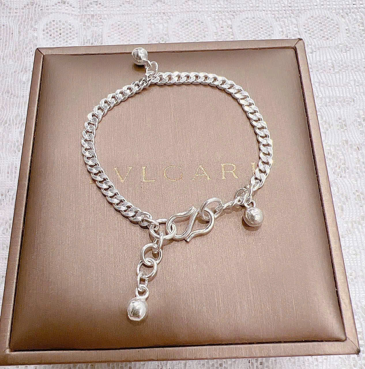Lắc bạc 𝐝𝐚̀𝐲 𝐝𝐚̣̆𝐧 chắc tay cho bé