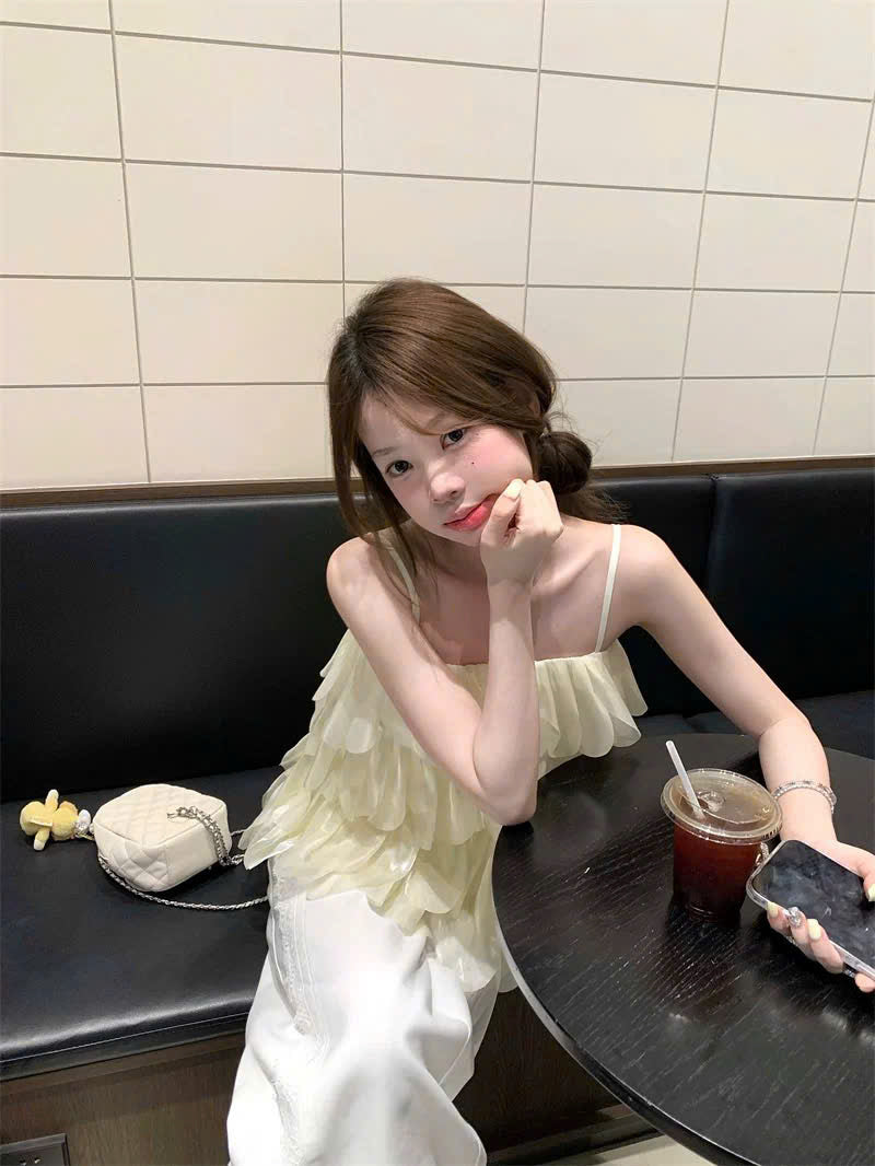 Áo 2 dây nhún bèo vàng nhạt