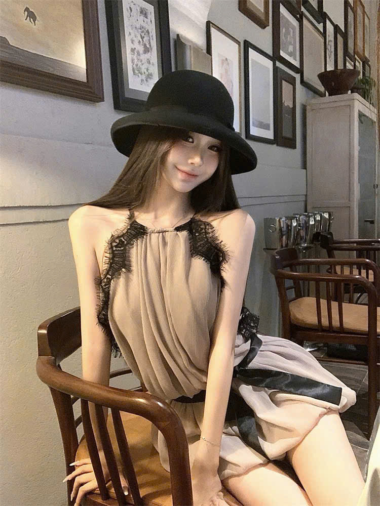 Đầm cổ yếm hồng phối ren đen