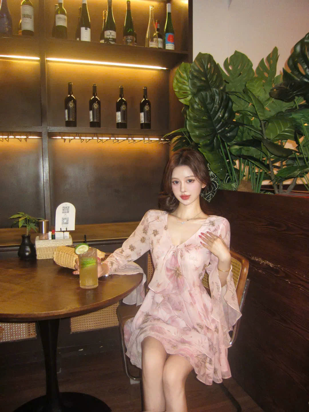 Váy ngắn cổ V tay lửng họa tiết hoa tone hồng