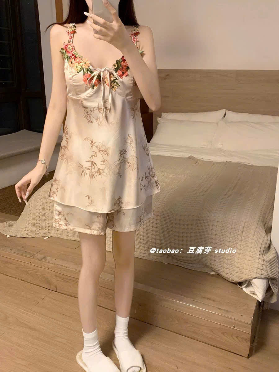 Bộ ngủ 2 dây quần đùi nâu be hoa lá trúc