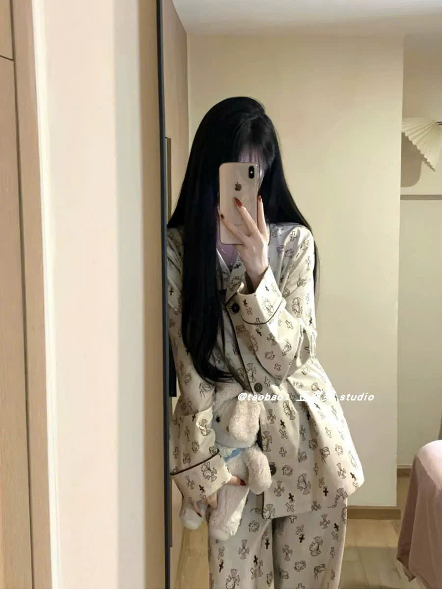 Pijama dài tay trắng họa tiết hoạt hình đen