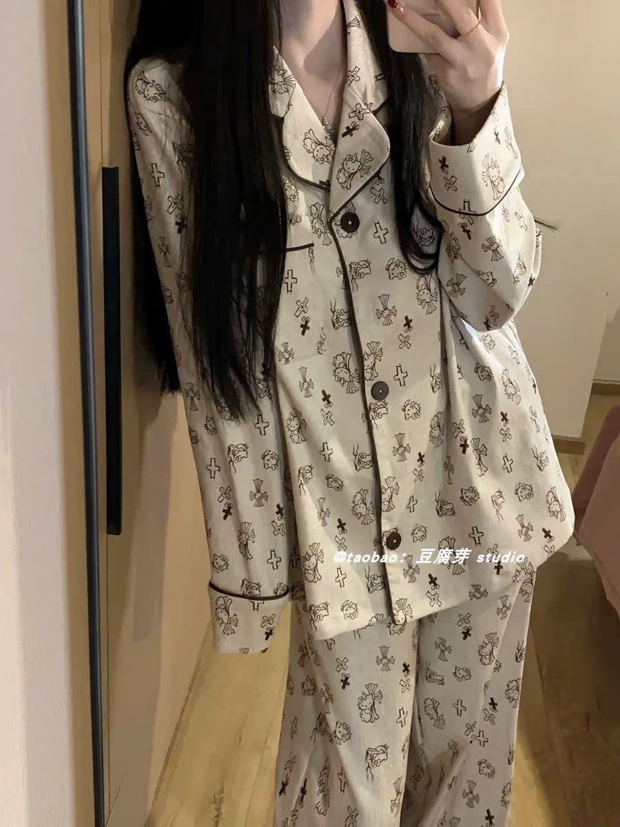 Pijama dài tay trắng họa tiết hoạt hình đen
