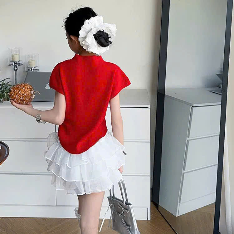 Áo phông nơ đỏ phối váy voan tầng