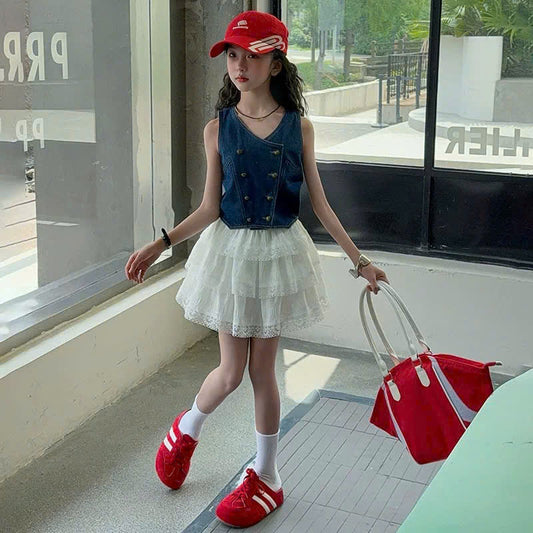 Áo ghi lê denim phối chân váy trắng