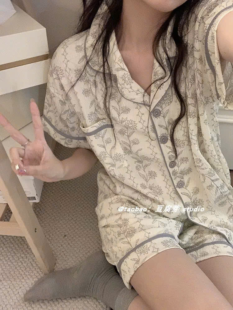 Pijama ngắn hoa lá nữ tính