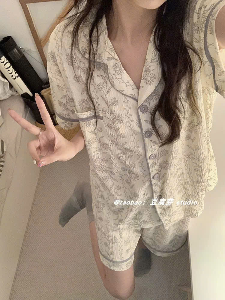 Pijama ngắn hoa lá nữ tính