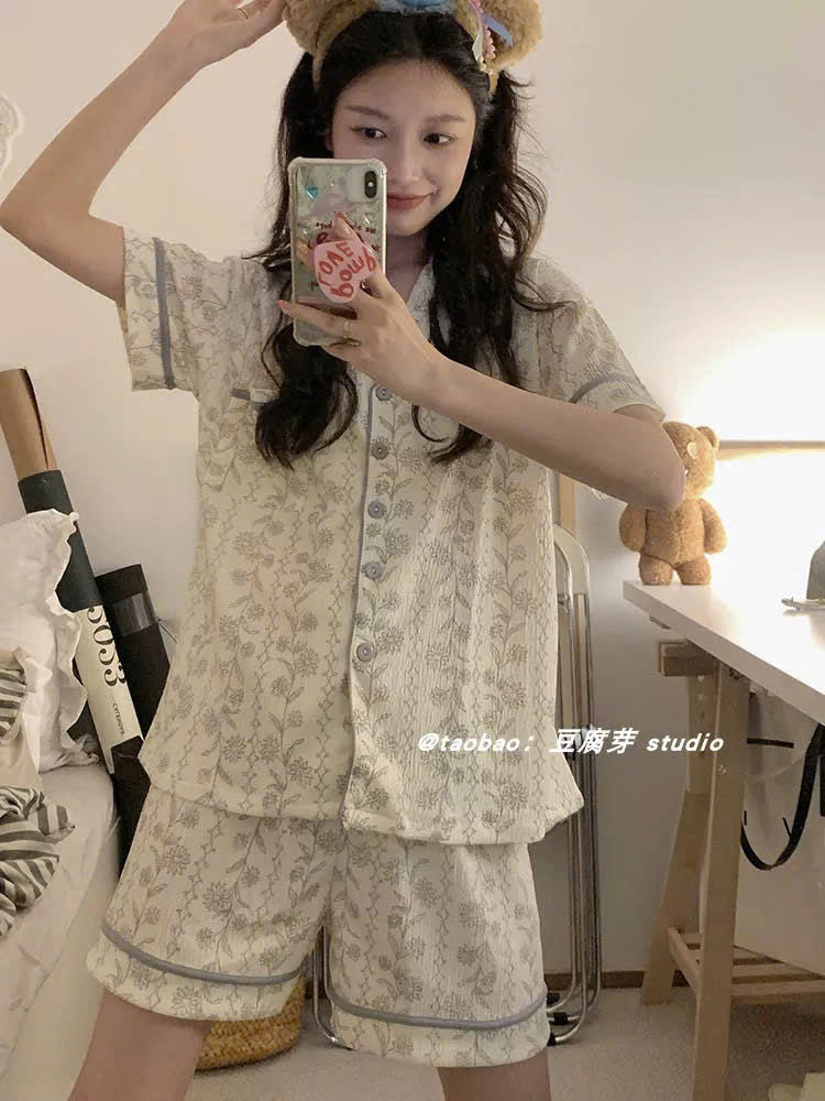Pijama ngắn hoa lá nữ tính