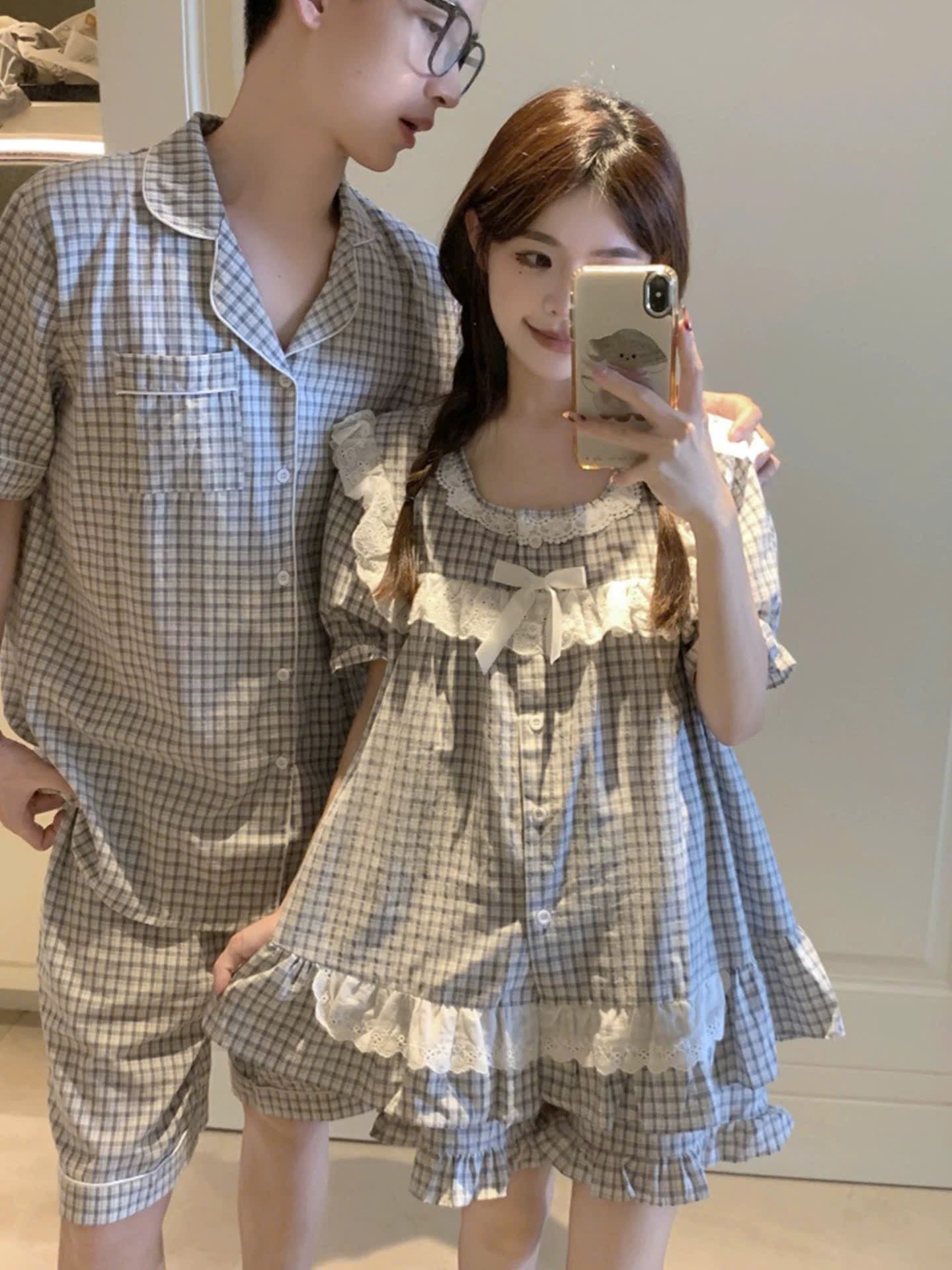 Đồ ngủ đôi caro áo cổ tròn viền ren bèo cho nữ