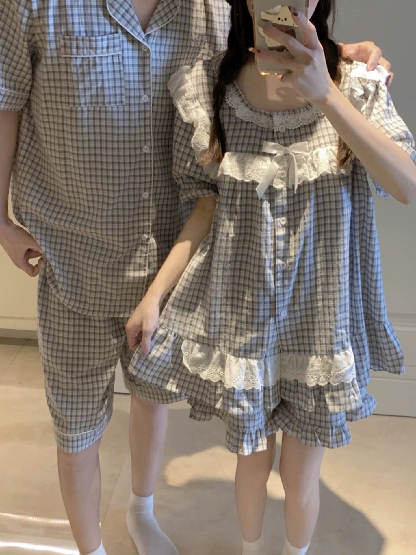 Đồ ngủ đôi caro áo cổ tròn viền ren bèo cho nữ