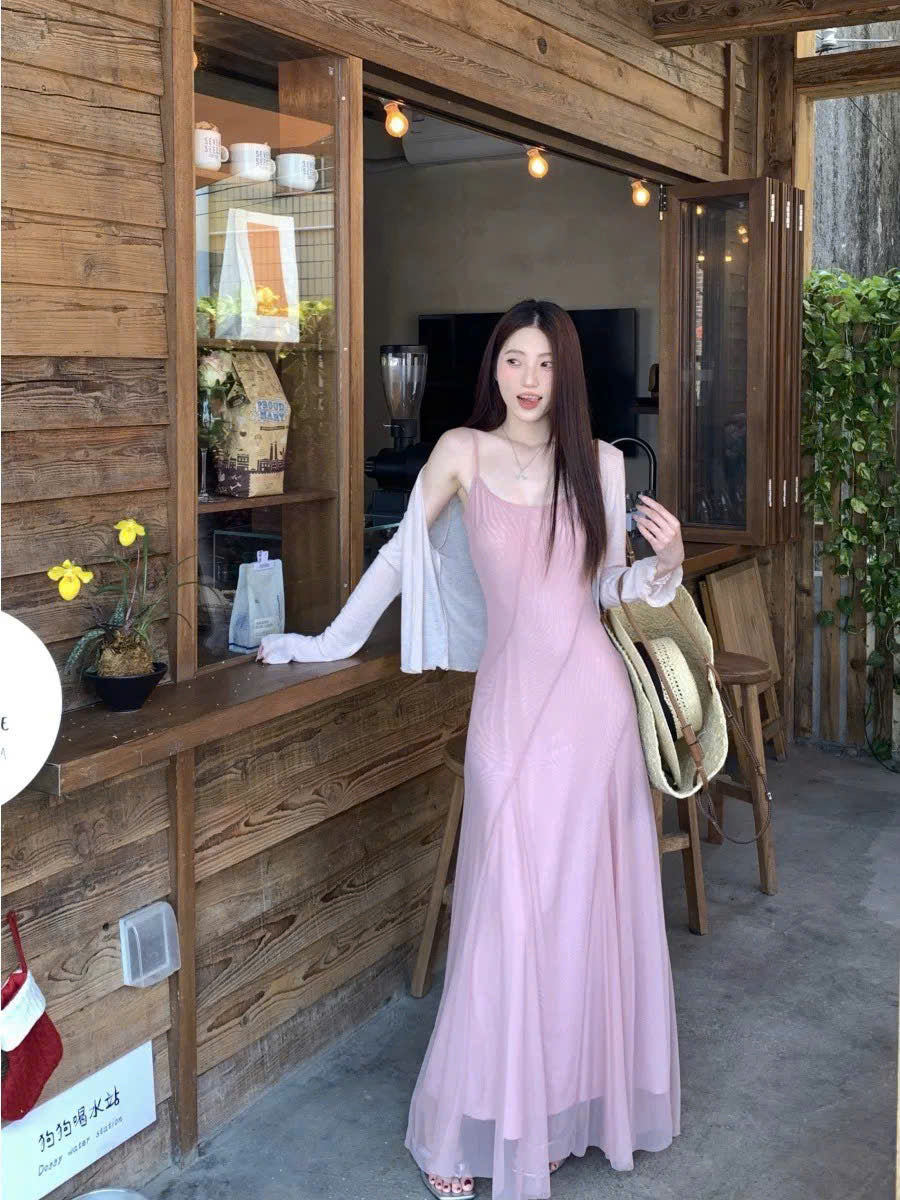 Đầm hồng 2 dây dáng dài thướt tha