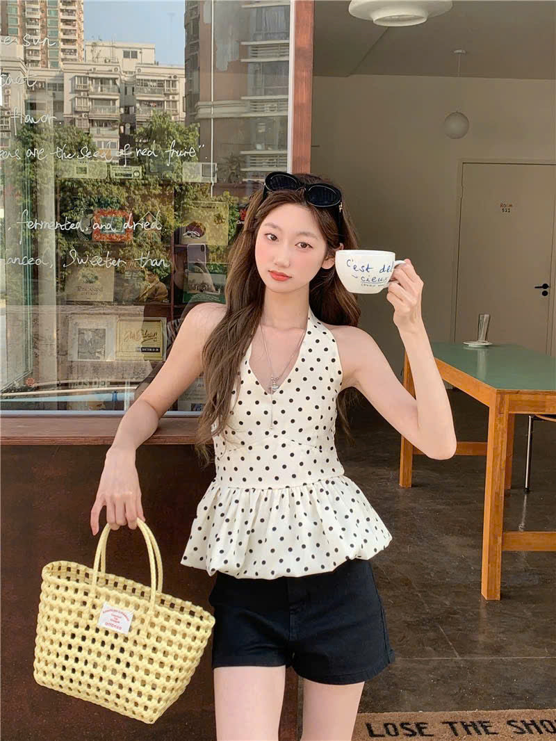 Áo cổ yếm chấm bi 2 màu đen trắng