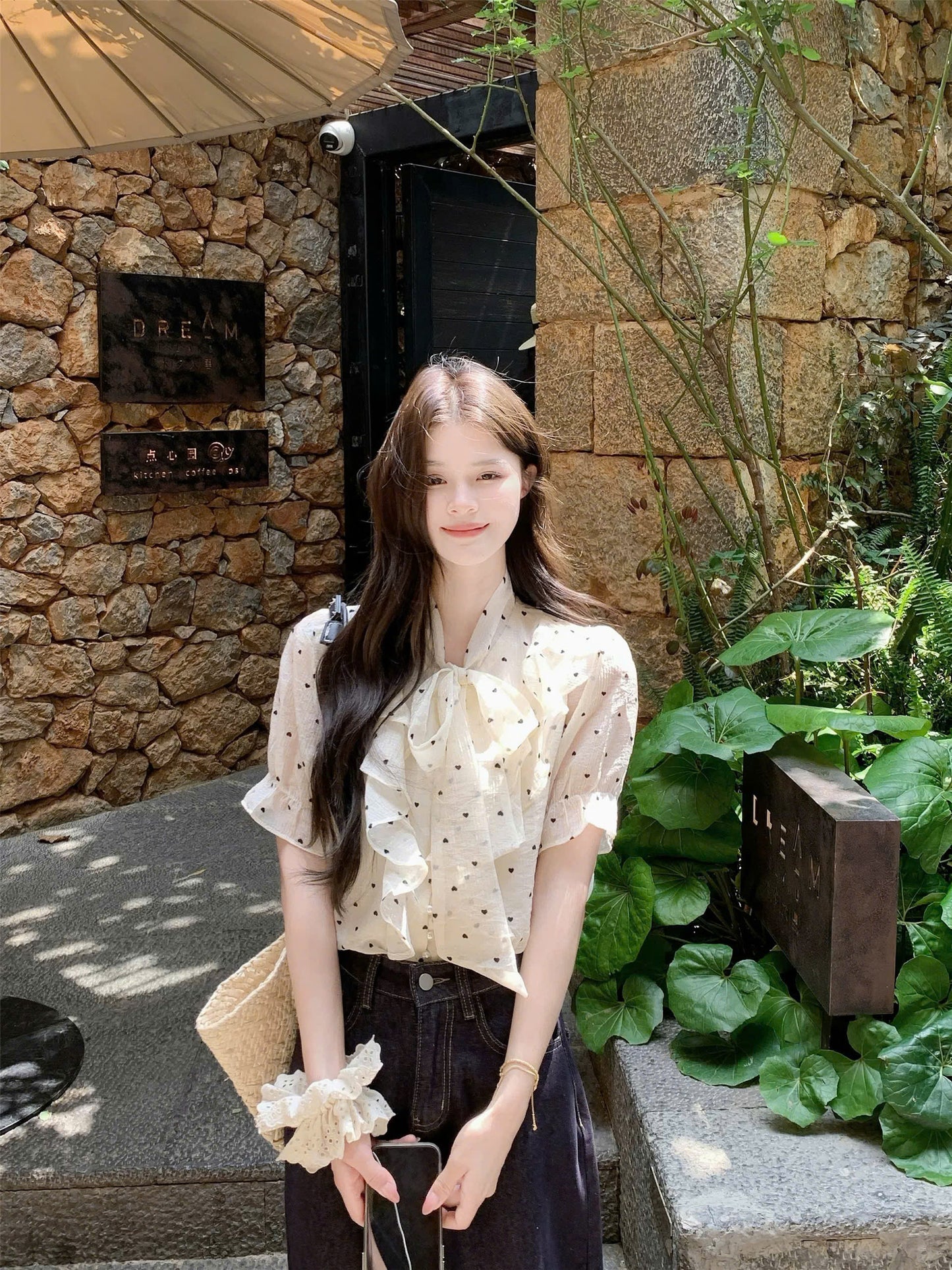 Áo sơ mi tay ngắn cột nơ trí tim nhí thanh lịch