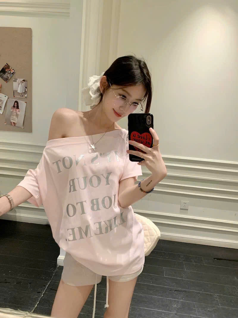 Áo phông lệch vai hồng baby