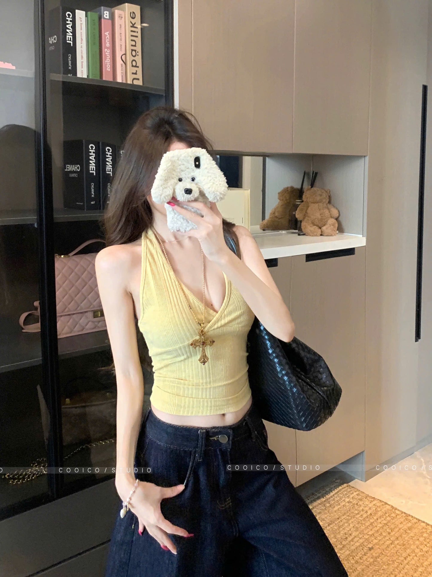 Áo cổ yếm tôn dáng