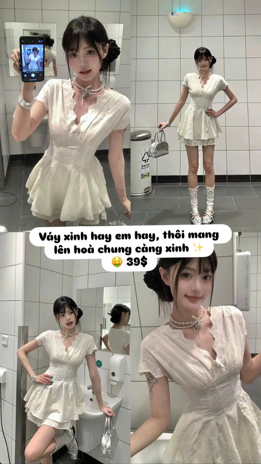 Set áo cổ V gợn sóng và chân váy trắng