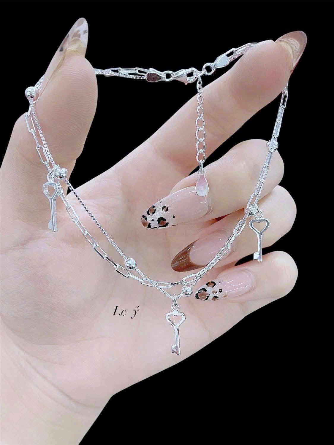 Lắc chân bạc xinh xinh
