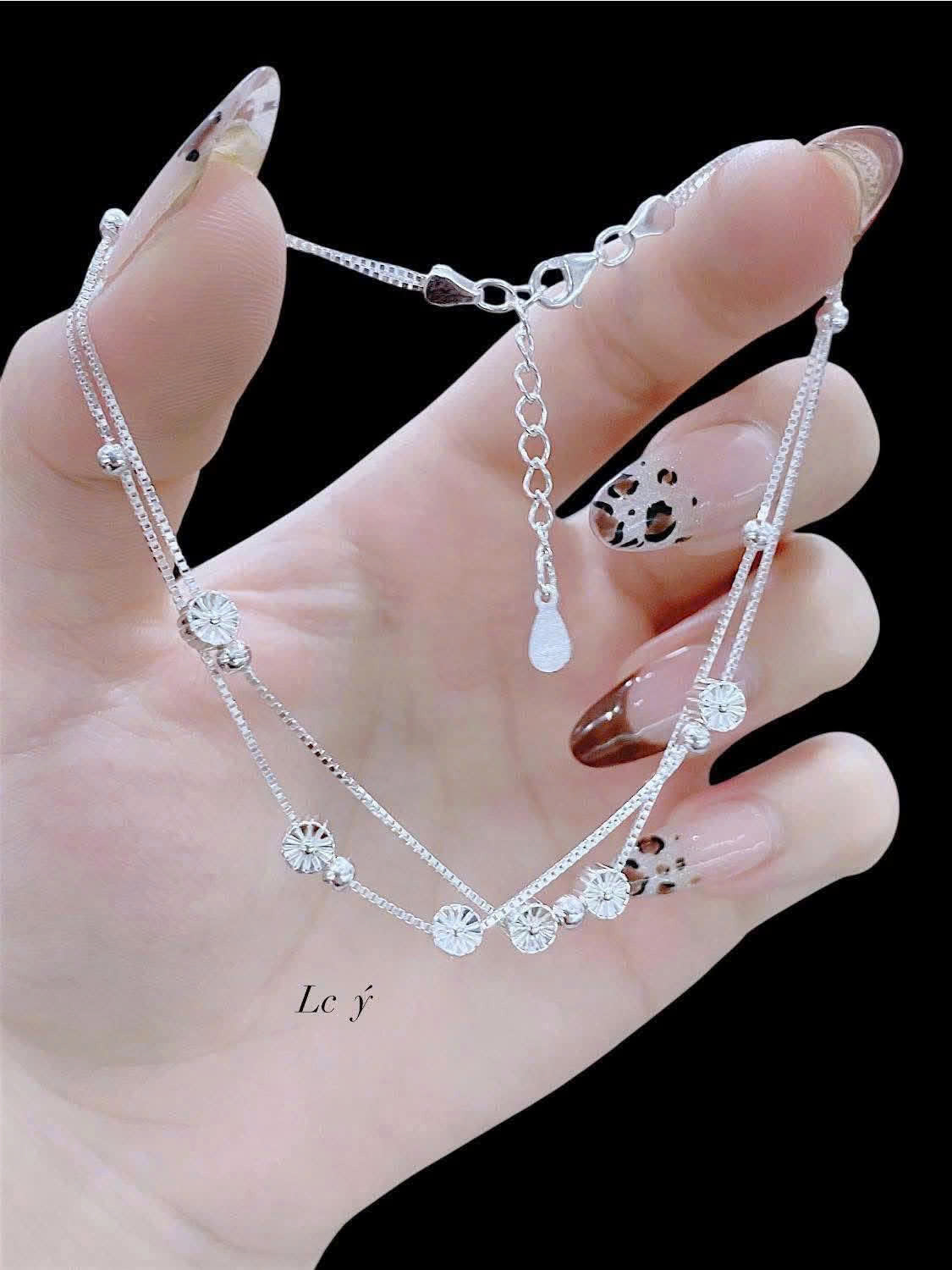 Lắc chân bạc xinh xinh