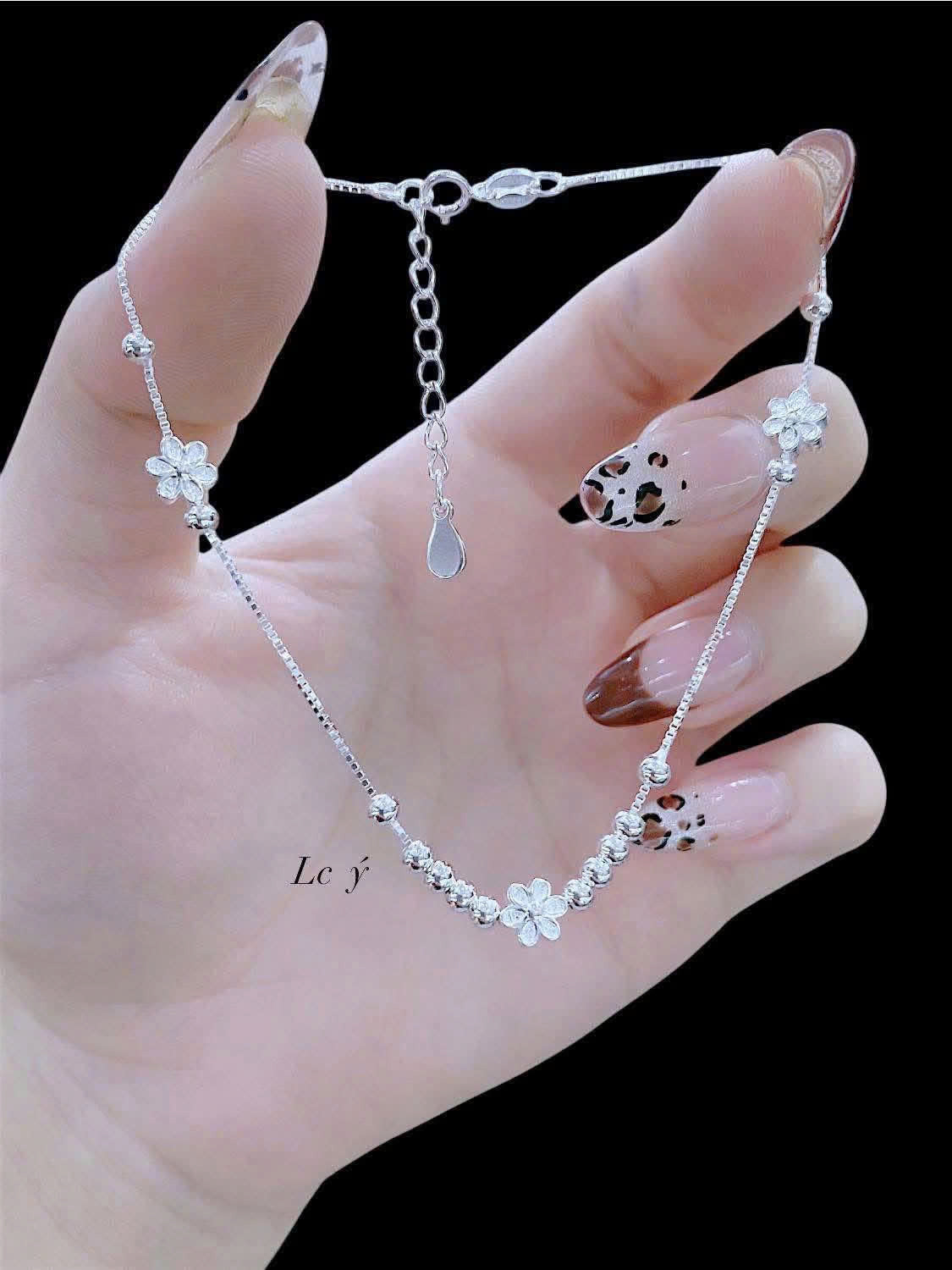 Lắc chân bạc xinh xinh