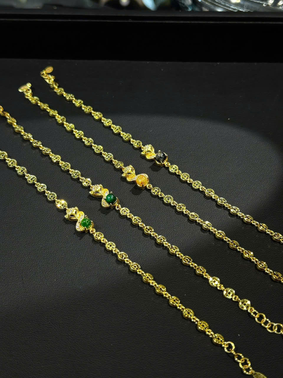 Hồ ly lắc vàng nhẹ xinh duyên dáng