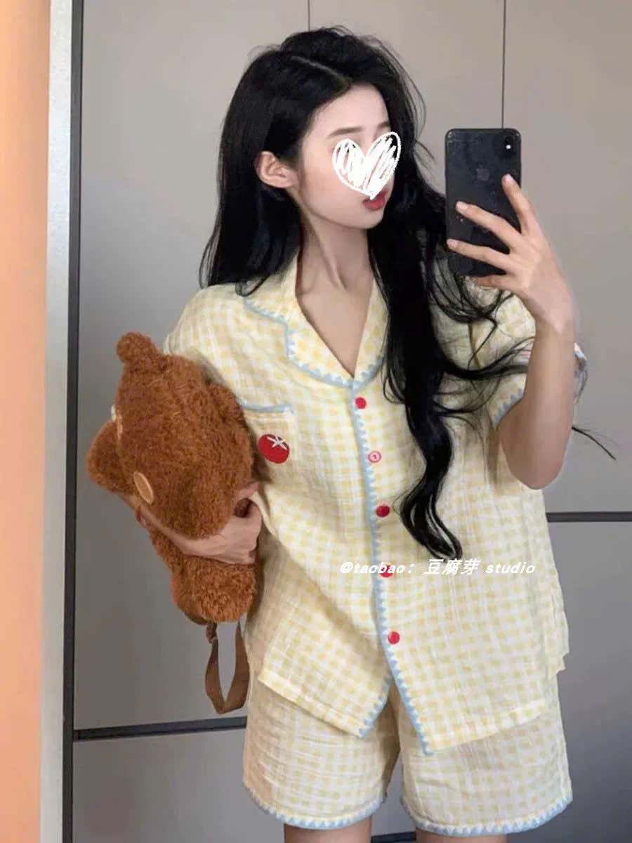 Bộ ngủ đùi caro vàng cà chua giá siêu yêu